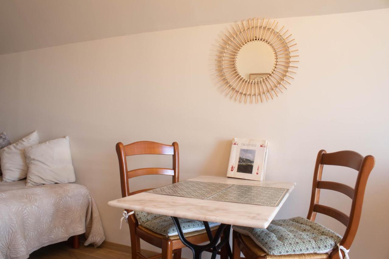 Du Cote De Chez Swann 1 Bed & Breakfast Trouville-sur-Mer Luaran gambar